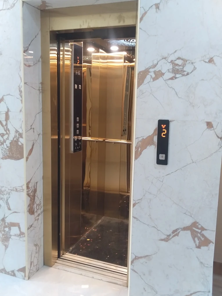 Commercial Lift